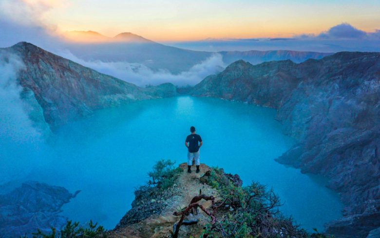 Kawah Ijen, Kaldera Paling Eksotis diatas Awan