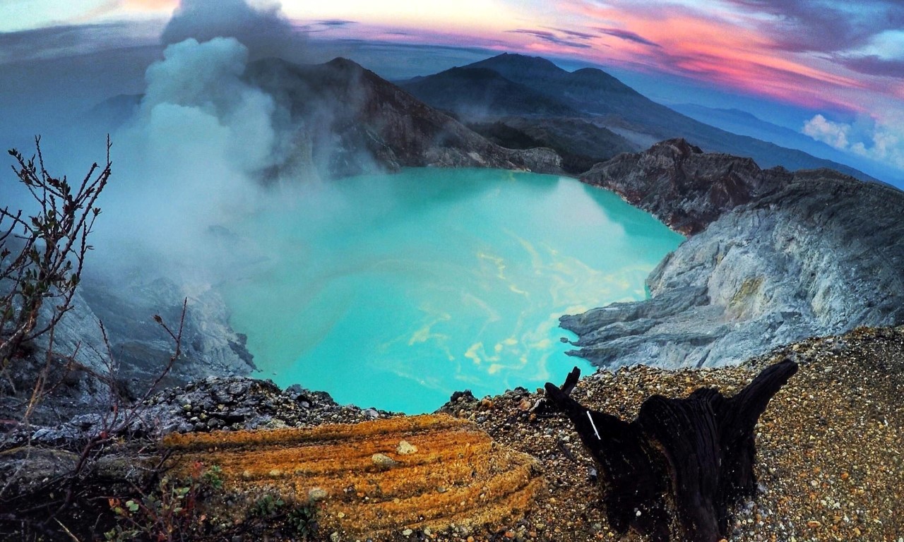 kawah kaldera ijen