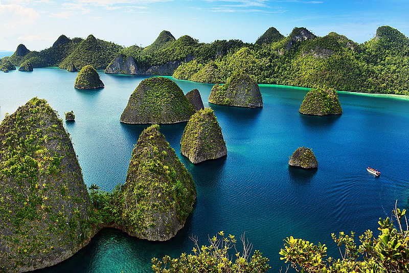 https://www.kabarwisata.id/wp-content/uploads/2022/06/kepulauan-raja-ampat.jpg