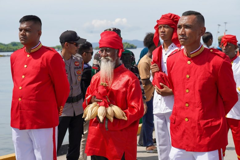 upacara adat sulawesi tengah